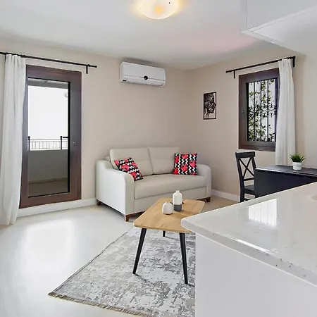 Apartment Central And Comfortable With Shared Pool Near Beach In Bodrum