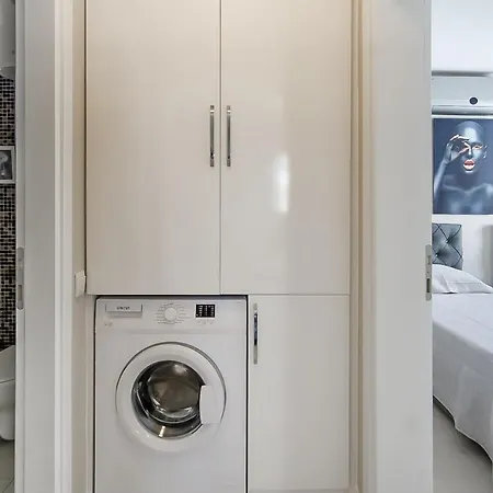 Central And Comfortable With Shared Pool Near Beach In Apartment Bodrum