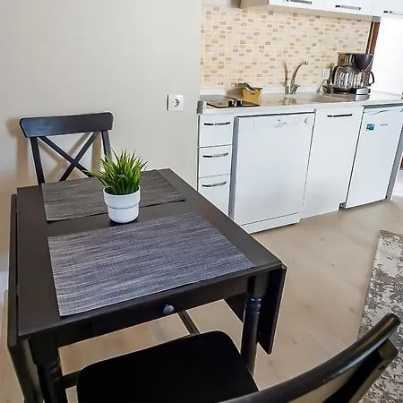 Central And Comfortable With Shared Pool Near Beach In 博德鲁姆